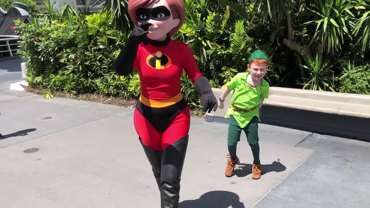 Little Peter races Mrs Incredible at Magic Kingdom ⭐️🍃