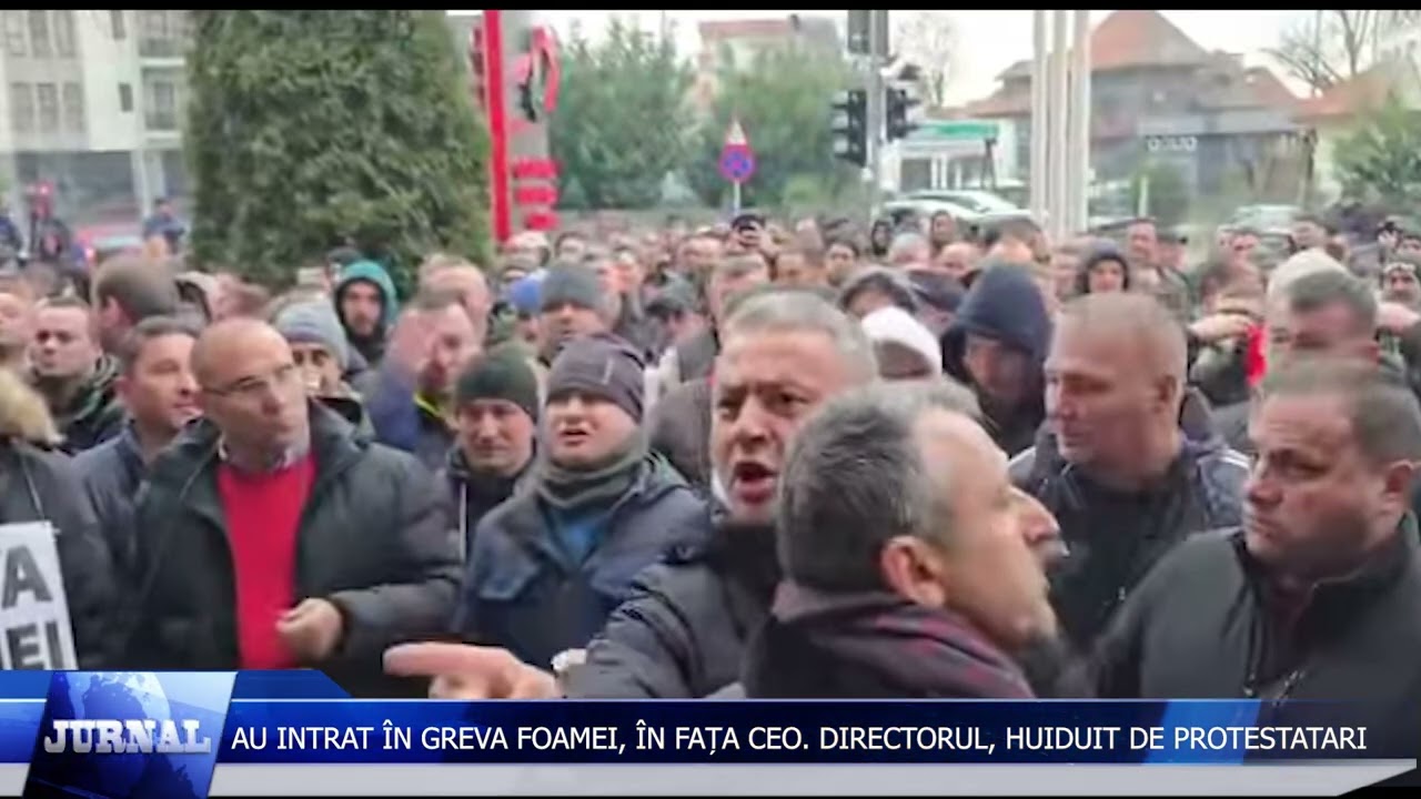 AU INTRAT ÎN GREVA FOAMEI, ÎN FAȚA CEO  DIRECTORUL, HUIDUIT DE PROTESTATARI