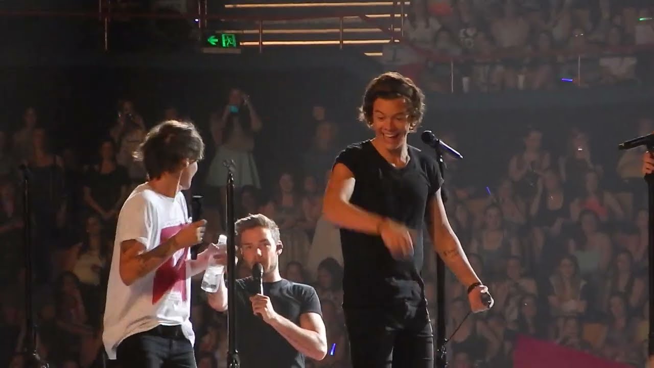 One Direction - Chat, Twitters and goofing around - 19/10/2013 Brisbane