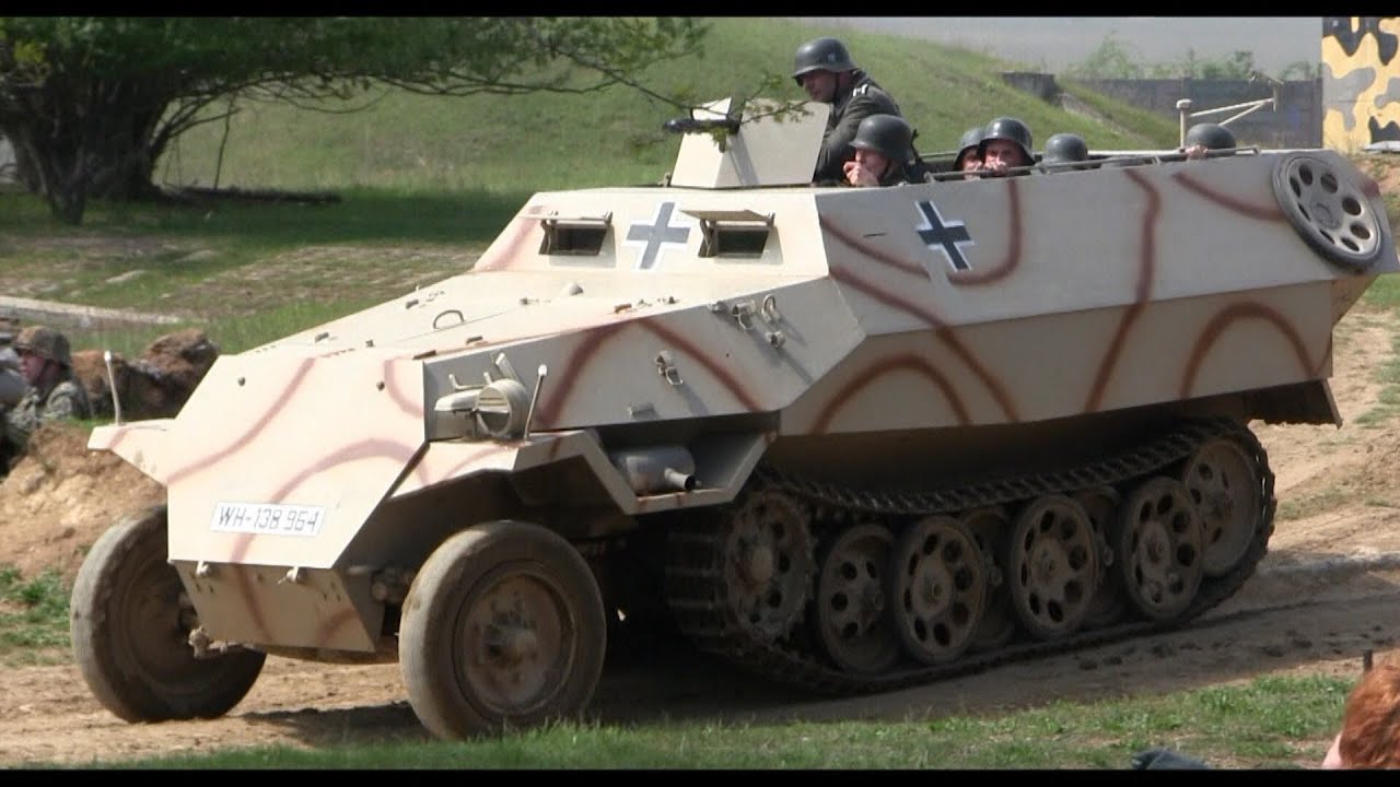 Ořechov 1945, combat demonstrations ... (Sd.Kfz 251 Hakl)