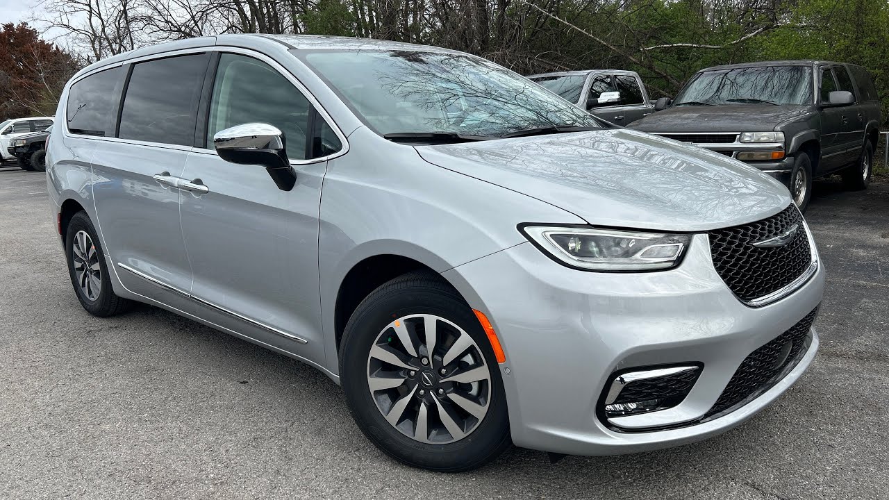 2023 Chrysler Pacifica Hybrid Limited POV Test Drive & Review