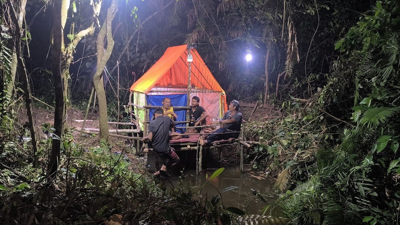 Not camping hujan deras bersama @Percepatsaja  di hutan Sumatra. 