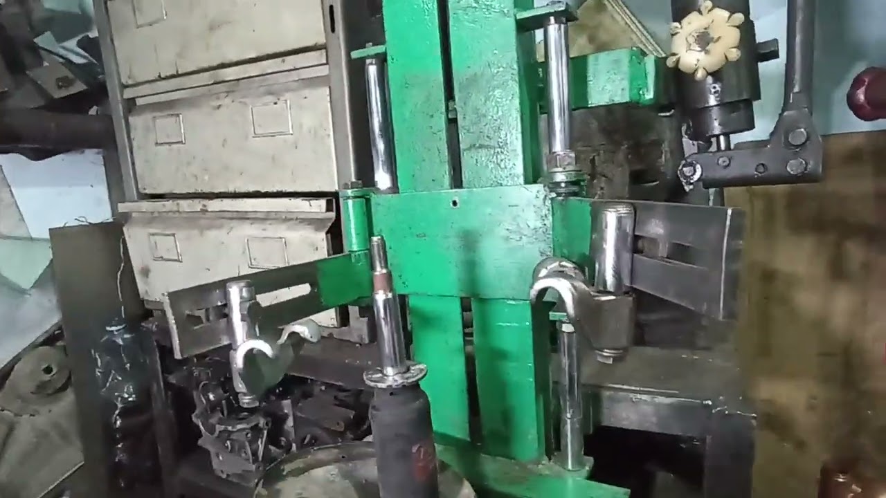 Приспособление для разборки стоек.