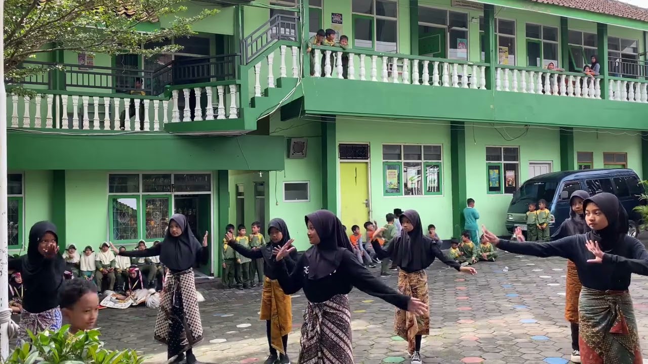 PENSI kelas 5 - Tari kreasi Wonderland 1