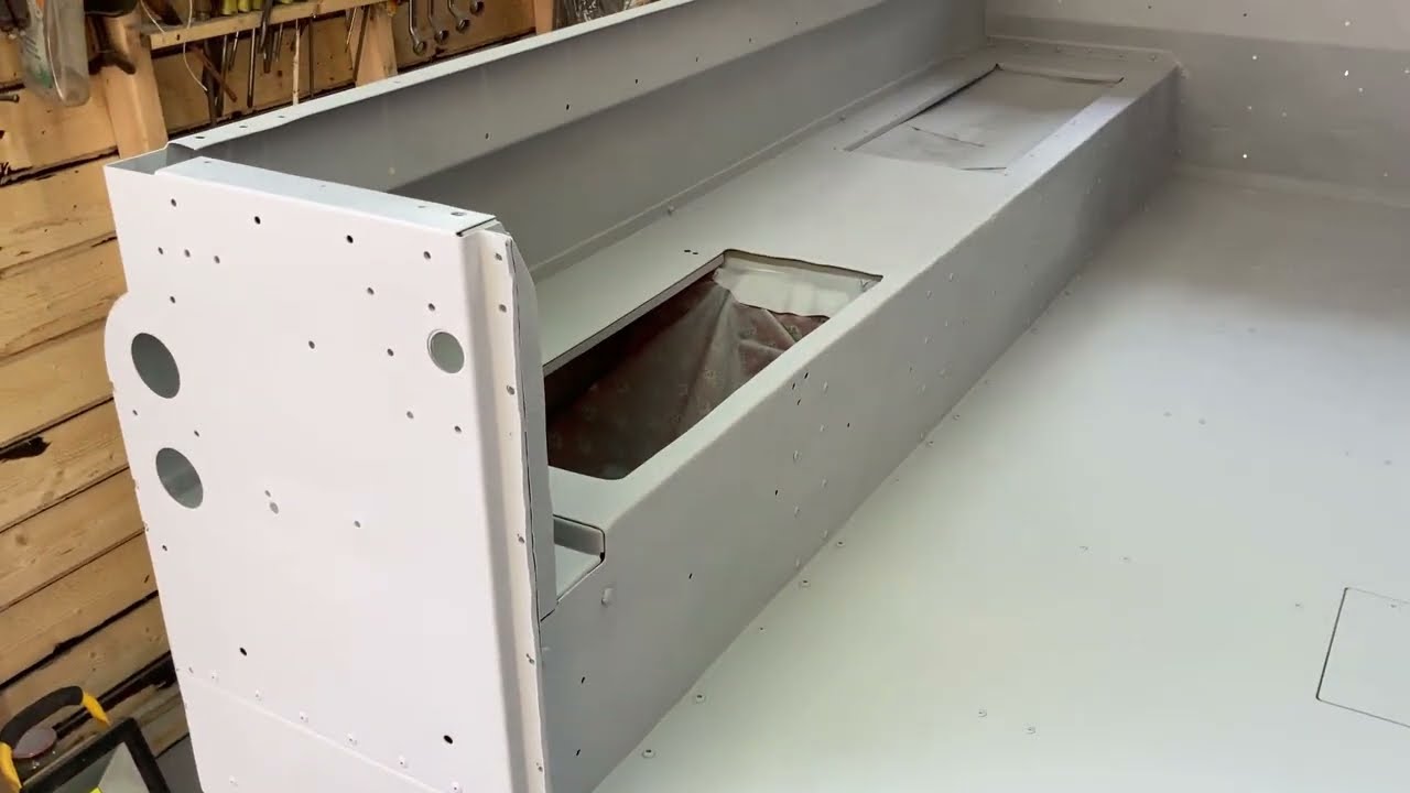 Clanger 109 - Rebuilding a Series Landrover. - the rear tub &  glazed side panels