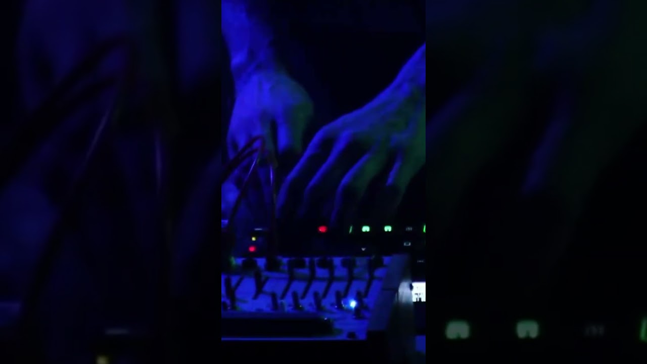 💥Modular synths 💥on this classic. Check it out synth heads! 