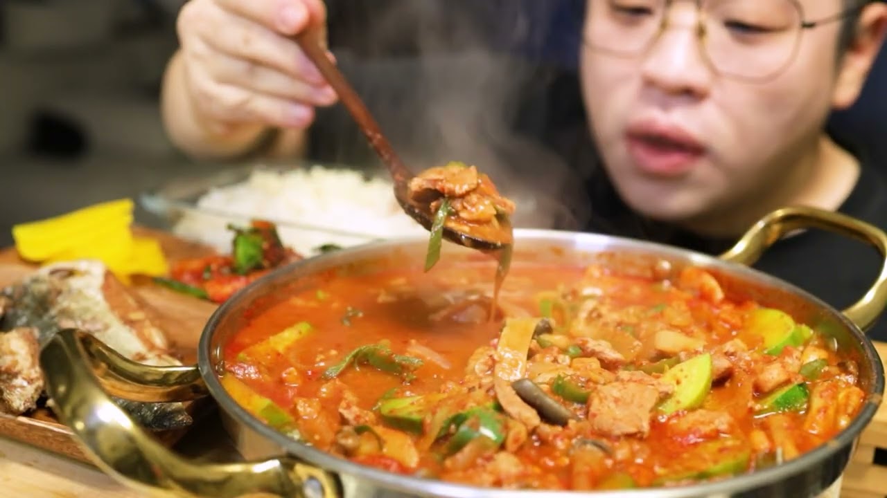 먹방 창배 해피명절 해피 설날 지루하지않게 짧게 틀어놓고 주무세요 대박 레전드 먹방