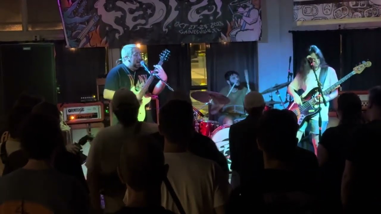 Carly Cosgrove - Headaches (live) @ Fest 21