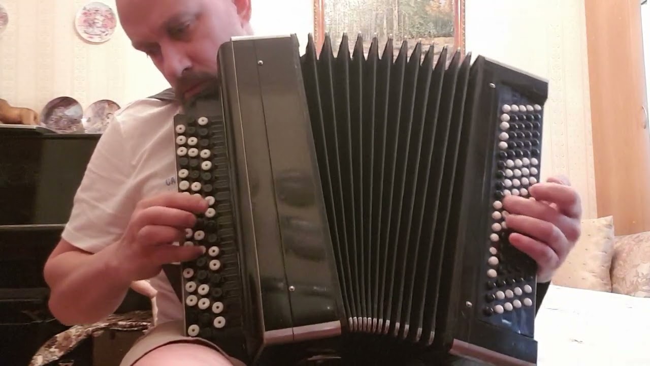 Баян Тульский в деревянном корпусе. Цена 30.000. ☎ 8 968 339 47 83. WhatsApp.