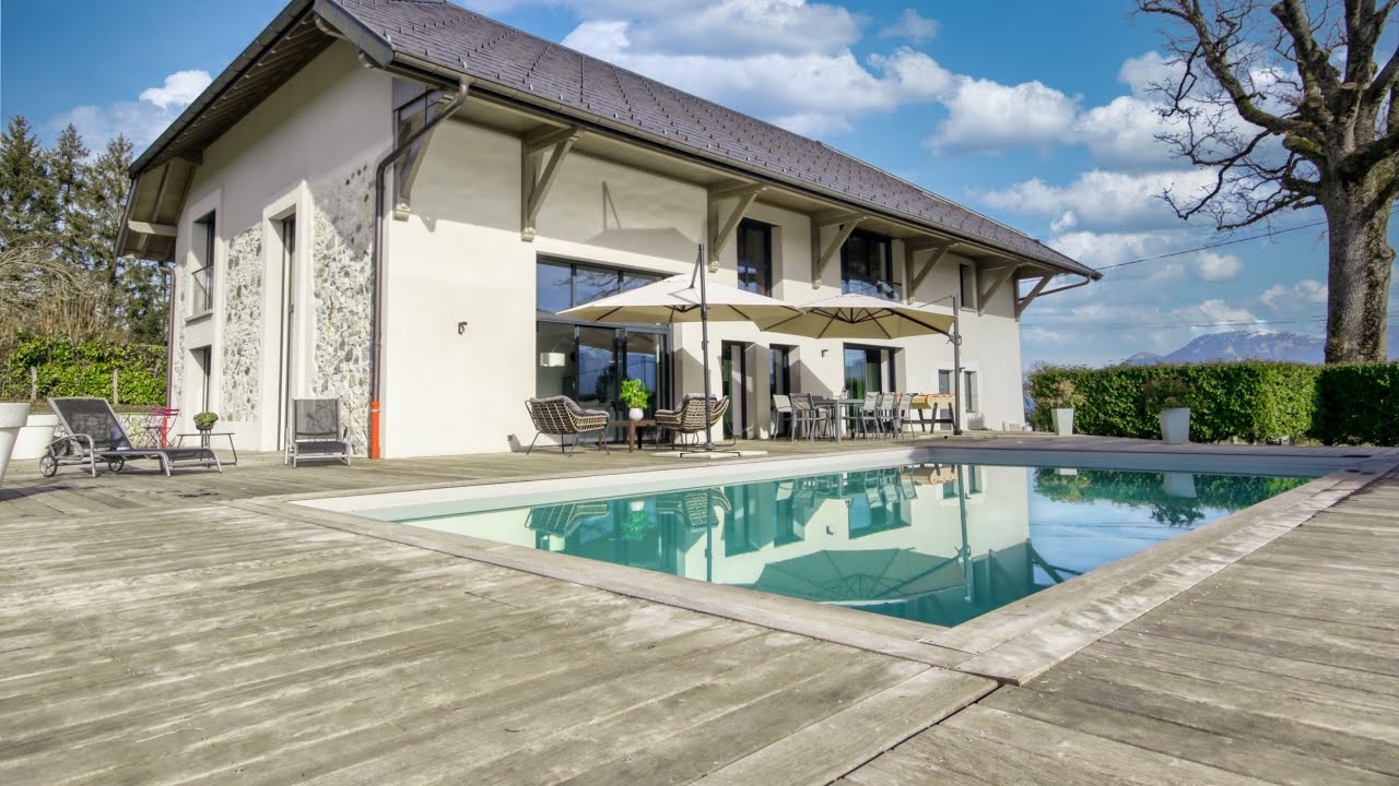 AXE ANNECY/GENÈVE- ST MARTIN BELLEVUE - MAGNIFIQUE CORPS DE FERME RÉNOVÉ DE 330 M2 , PISCINE.