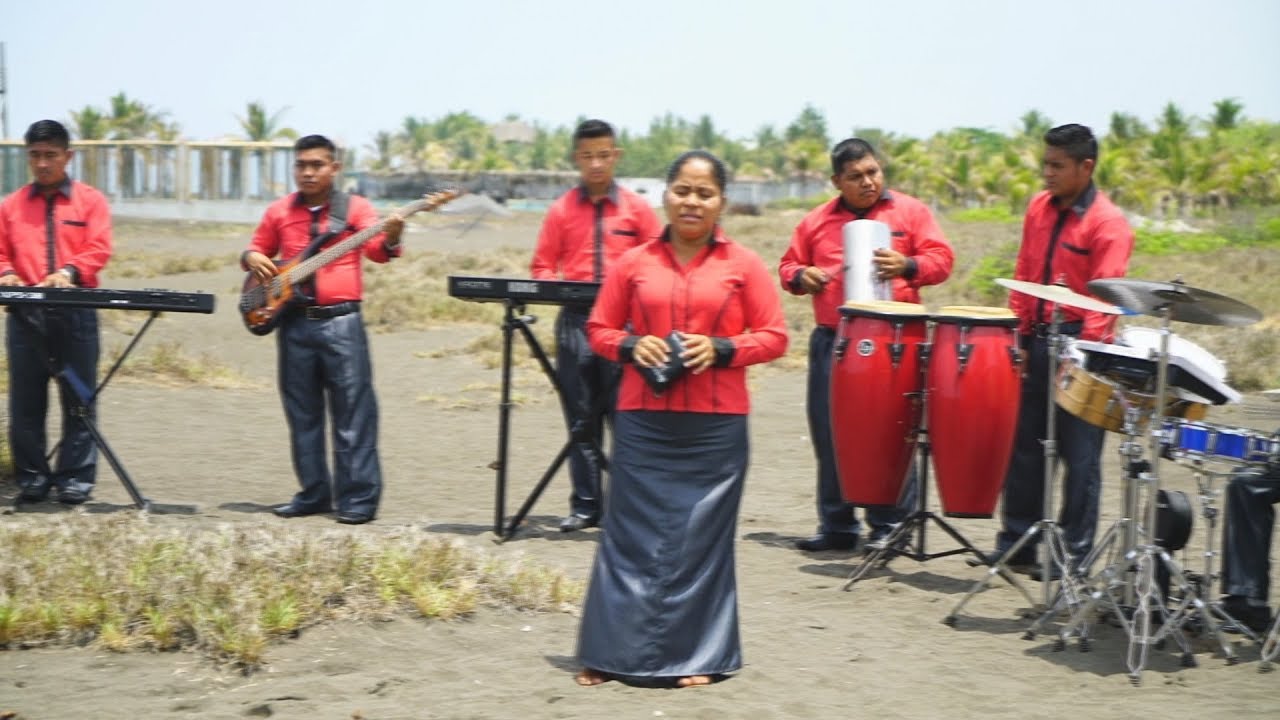Carolina Marroquin,  Su nommbre es admirable