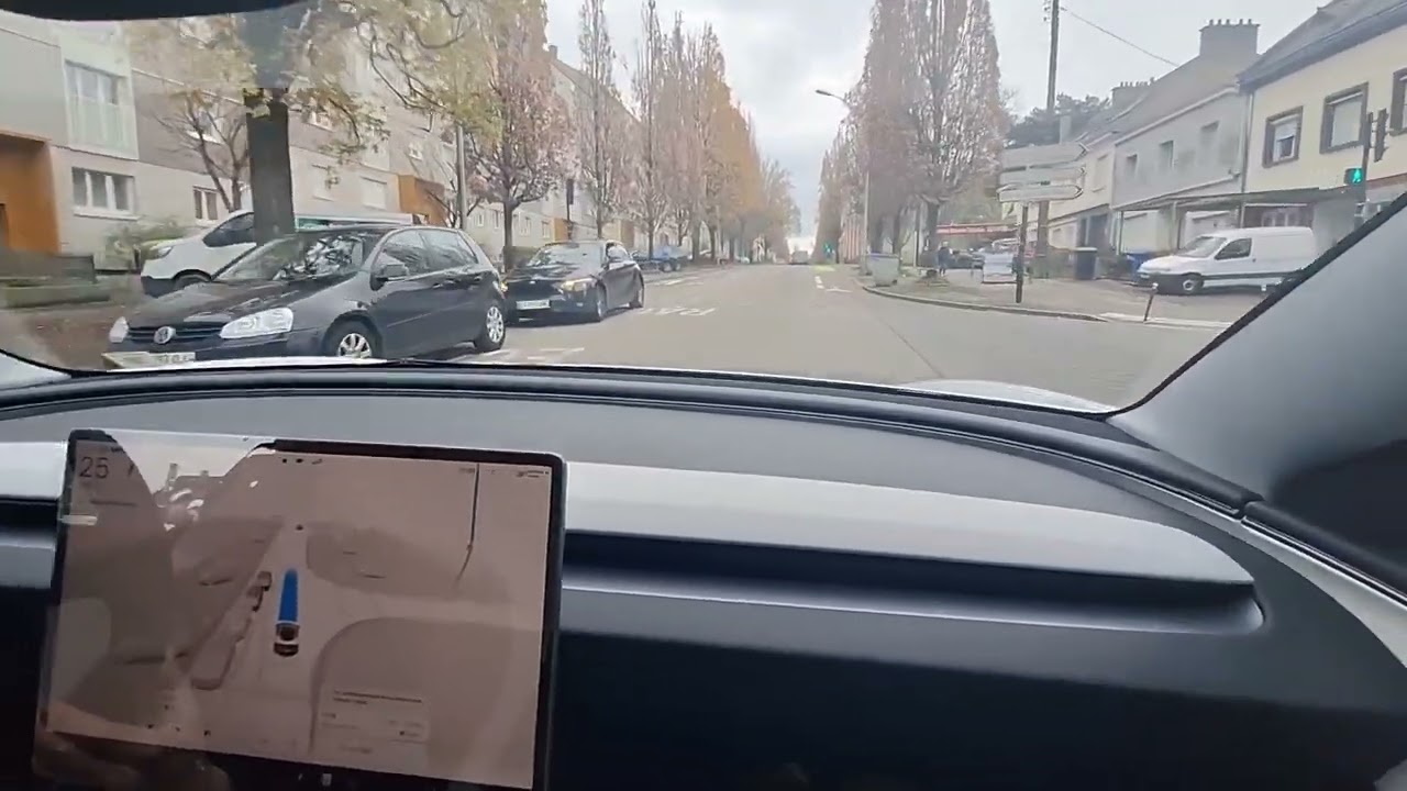 Tesla FSD Nantes France 