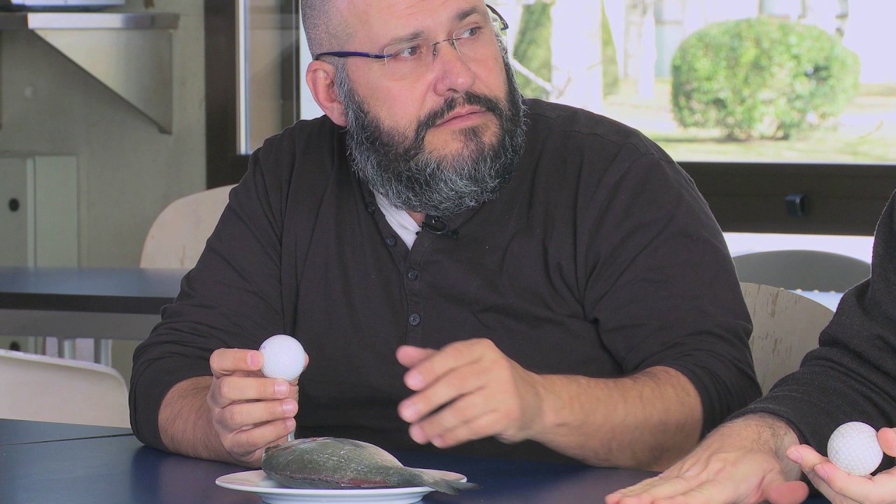 ¿Por qué vuelan tanto las pelotas de golf?