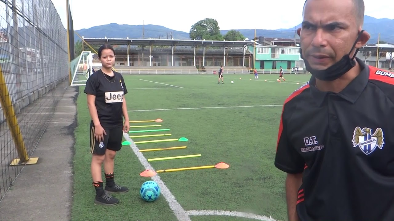 entrenamiento de futbol para mujeres