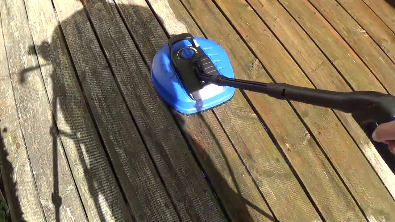 Comment nettoyer sa terrasse en bois sans se fatiguer ni frotter ?