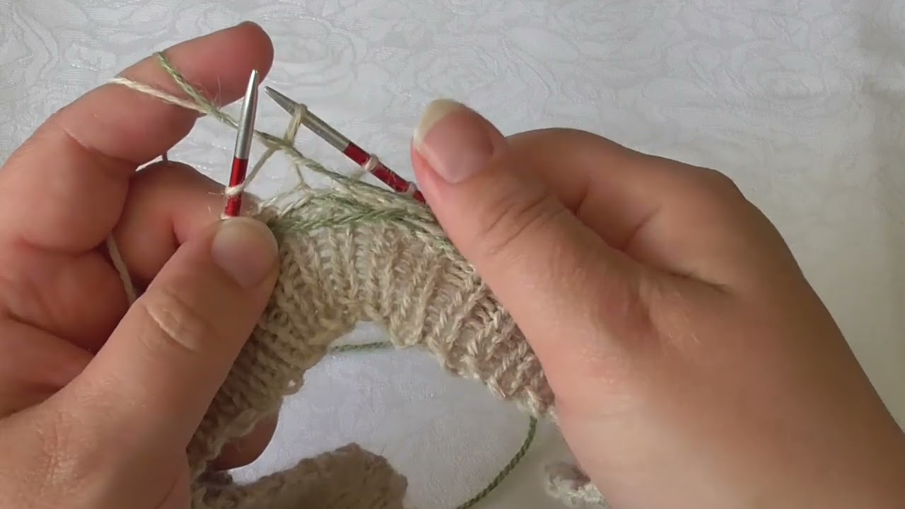 How I knit stranded colourwork and pick up long yarnfloates from the wrong side.
