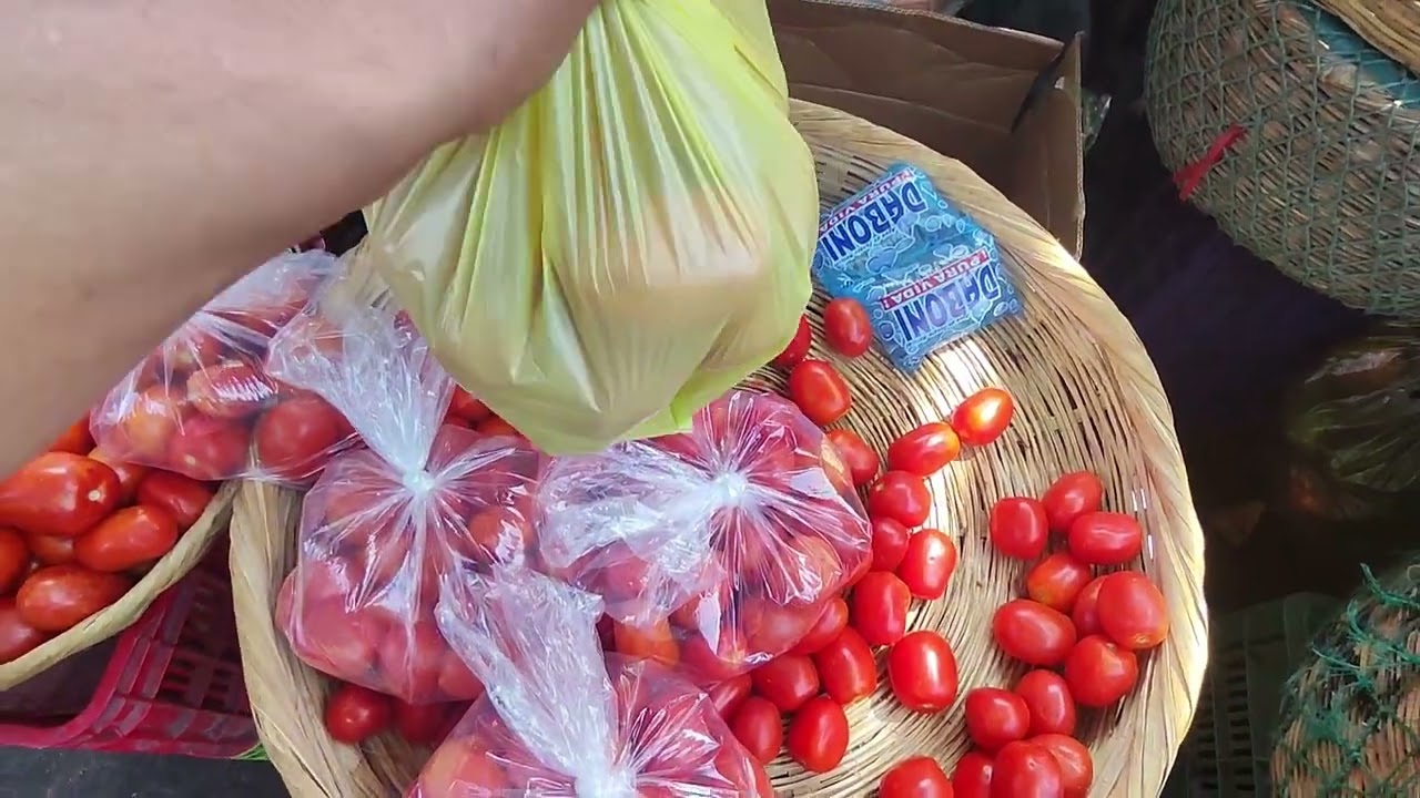 Comprando Barato en el mercado la Tiendona de San Salvador.
