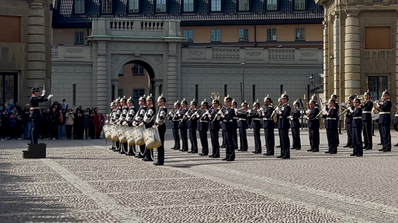 King's Guard plays Benjamin Ingrosso - ”Look Who’s Laughing Now”