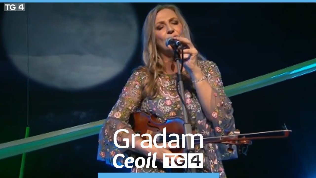 Mairéad Ní Mhaonaigh & Altan - Gleanntáin Ghlas' Ghaoth Dobhair | Gradam Ceoil TG4 2017