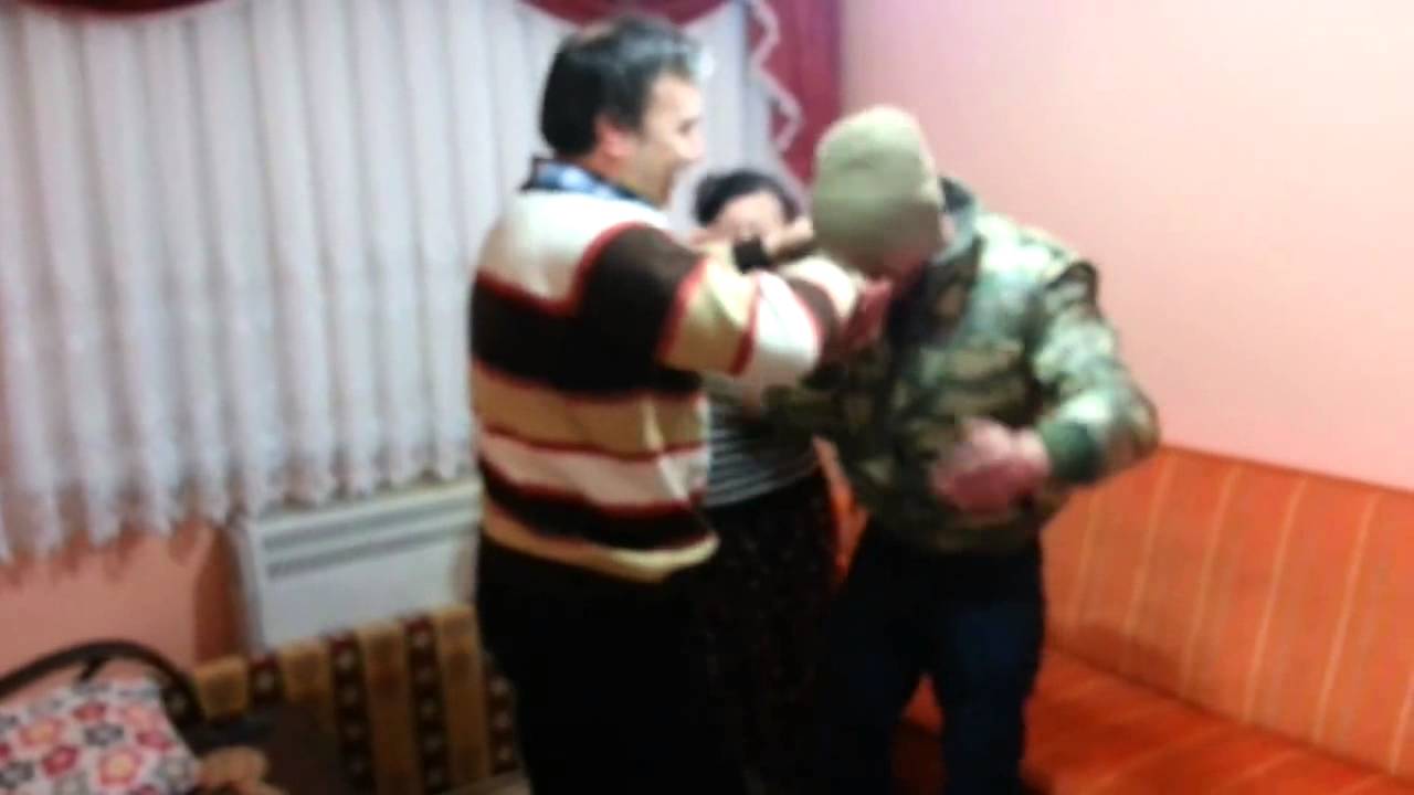 Askerden Dönen Gencin Ailesine Yaptığı Sürpriz Duygulandırdı