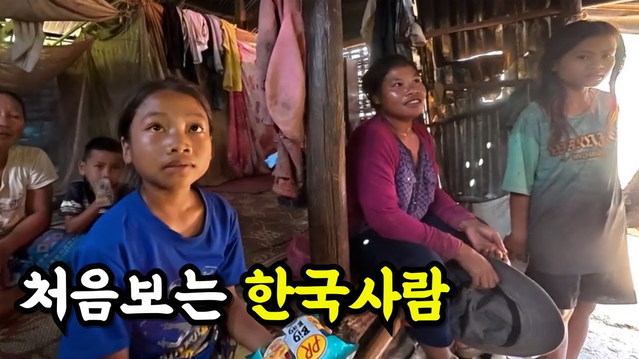 흔한 라오스 시골 골목길에서 만난 아이들의 안내를 받아 방문한 라오스 일반 가정