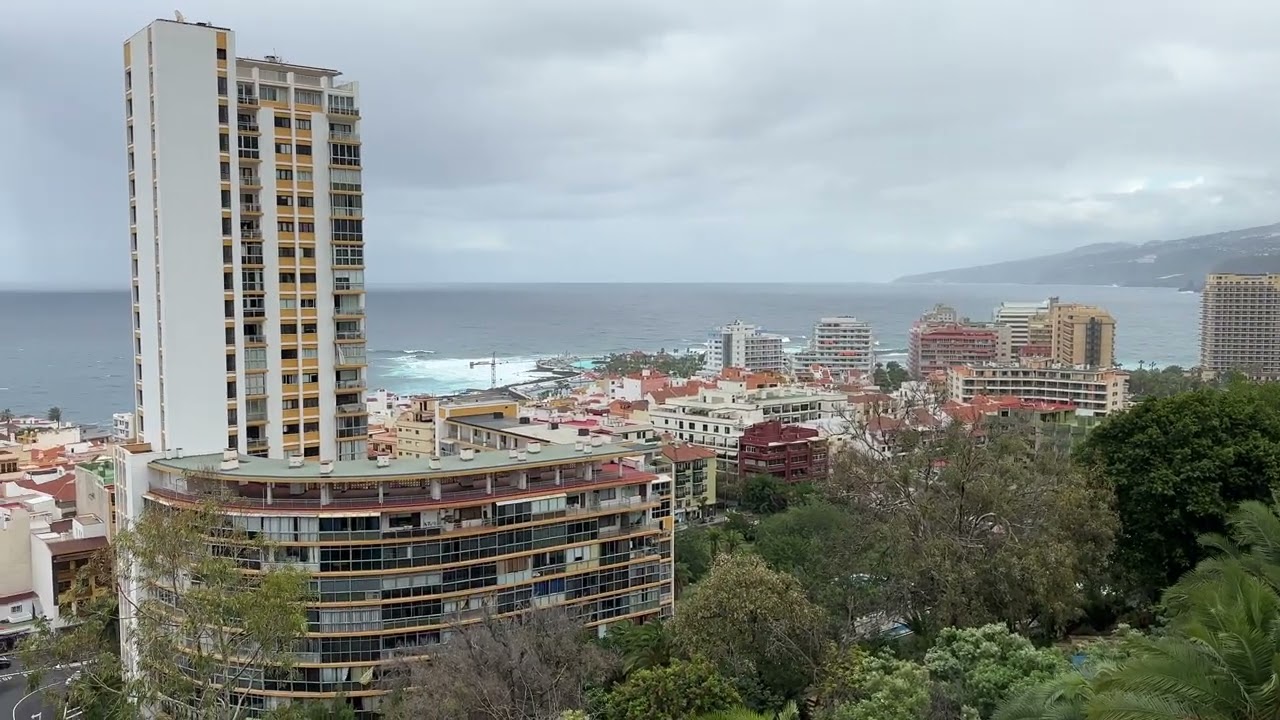 Tenerife, Puerto de la Cruz, Parque Taoro, 19 Jan-23, 18 C