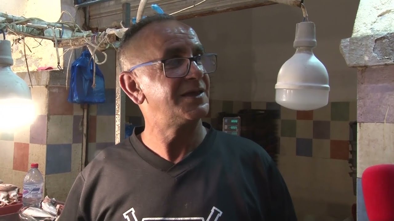 السوق المركزية.. حوات محفلها بالغناء في سوق الحوت رغم ما ثماش بيوع ونو حتى في الفلوس