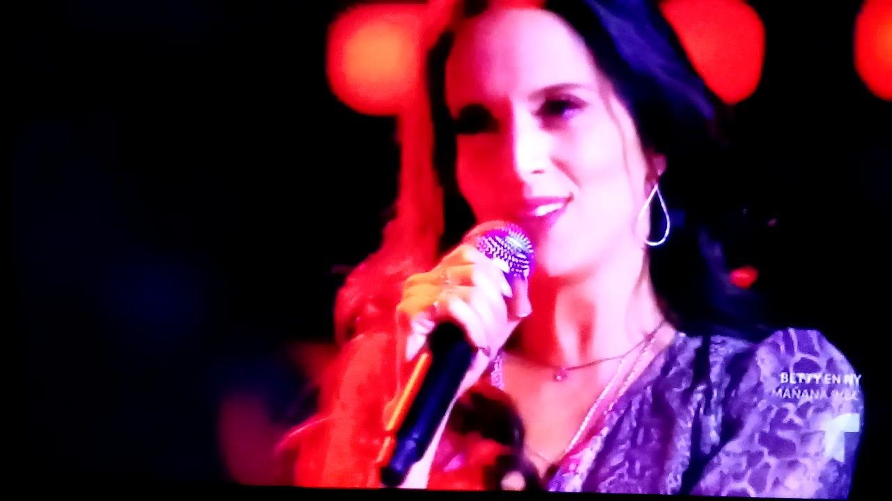 Team Fonsi Abdiel y mayre Cantando juntos voz USA