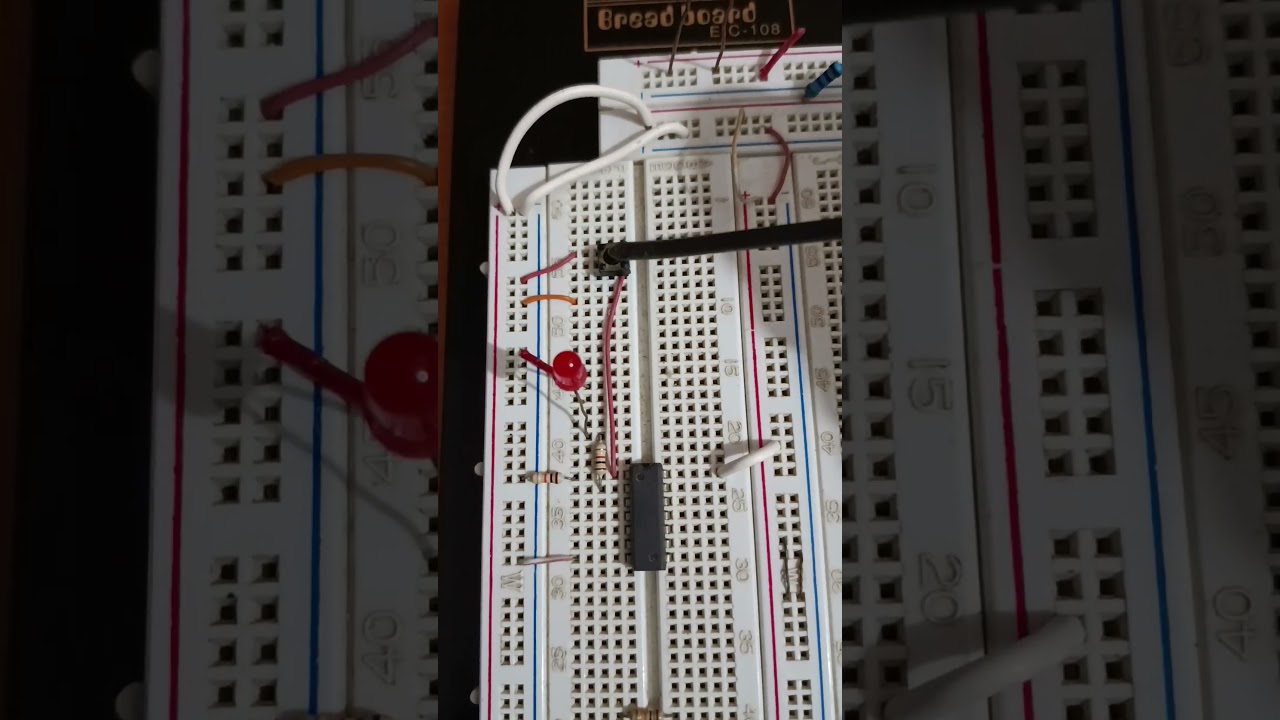 Testing hex inverter on breadboard
