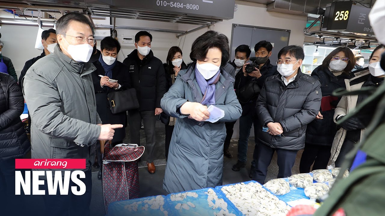 First couple visit local fish market ahead of Lunar New Year holiday