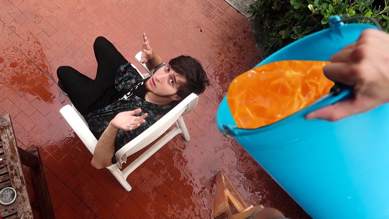 VERSO 10 LITRI DI FANTA IN TESTA A MIO FRATELLO *ho esagerato*