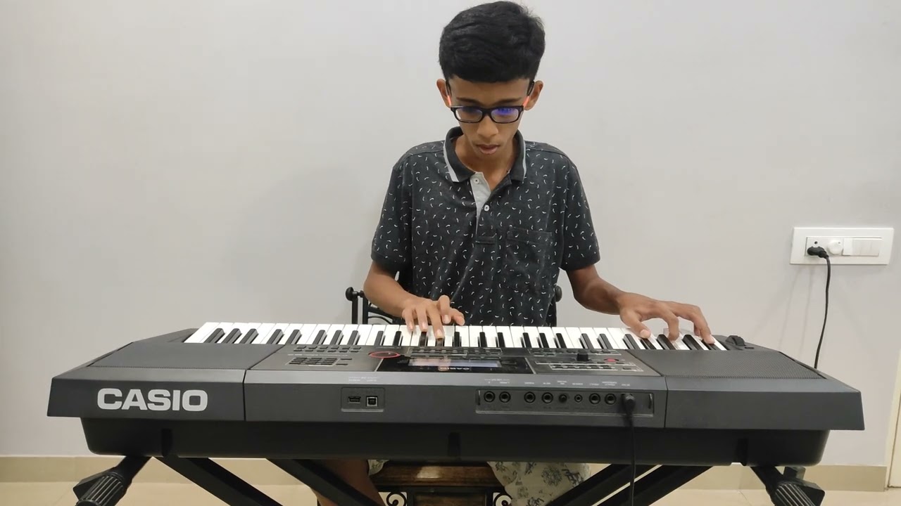 Song: Jeena Yahan Marna Yahan. Cover played by Varad Chandane   🙏@lakhansinha8444🙏 #keyboardcover