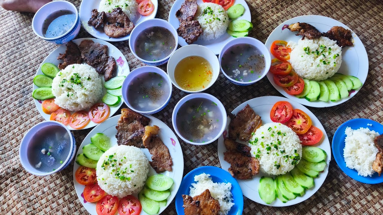 Cơm thịt nướng mời mọi người cùng ăn với gia đình cô năm cà mau: cô năm cà mau 