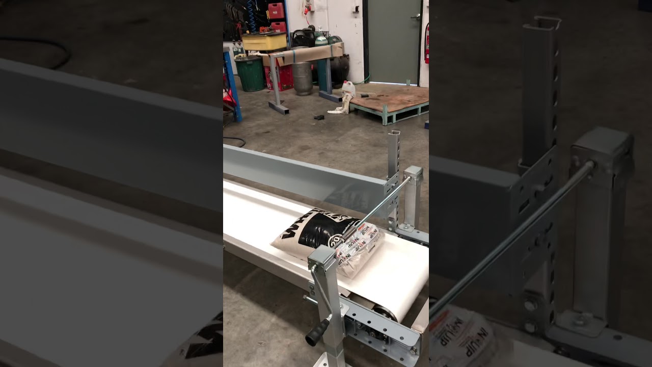 Grain bag conveyor