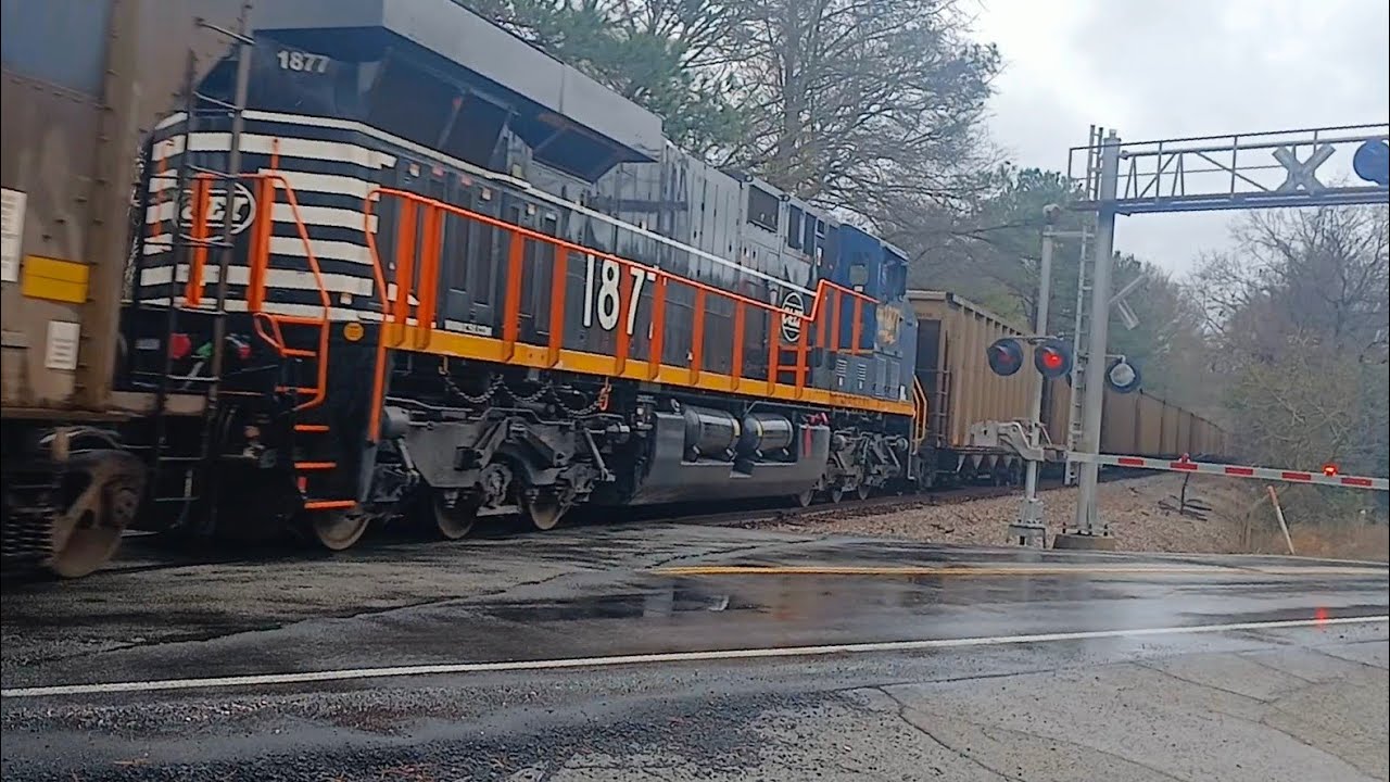 CSX R648 Columbia SC with CSXT 1877 CE&I Heritage Unit as DPU on CSX Eastover Subdivision
