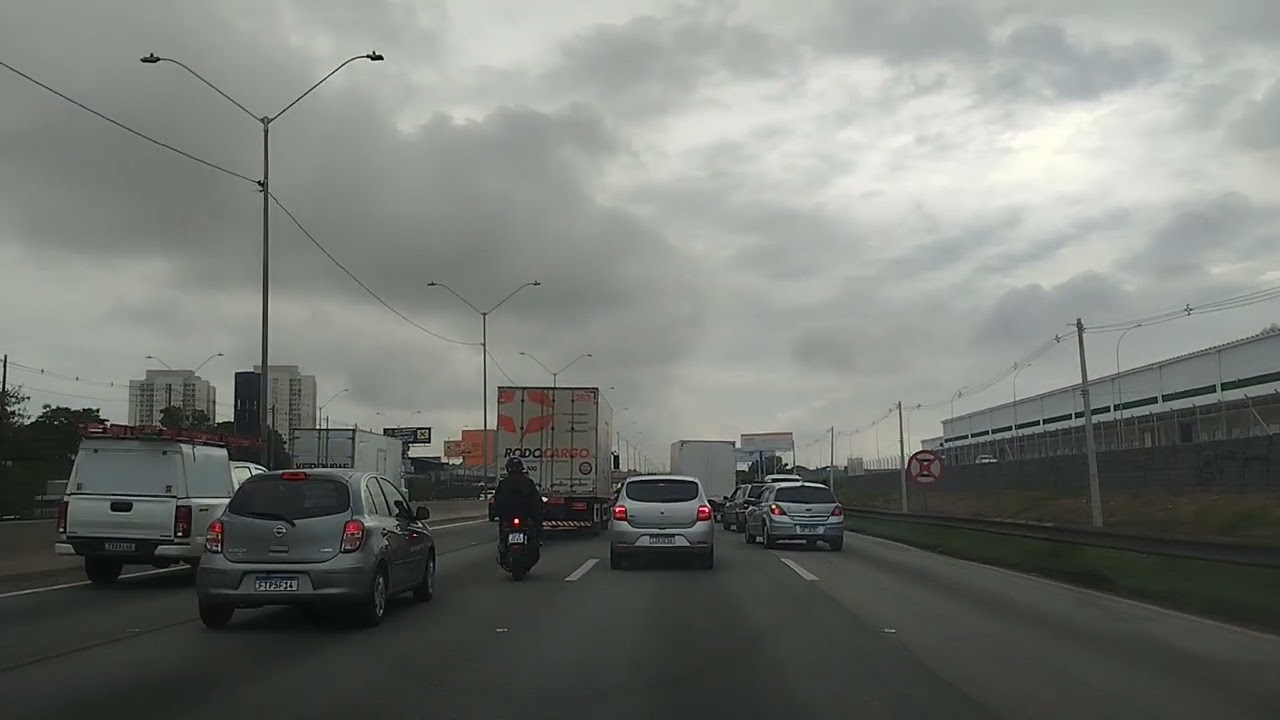 Guarulhos no embalo do trânsito das Rodovia.