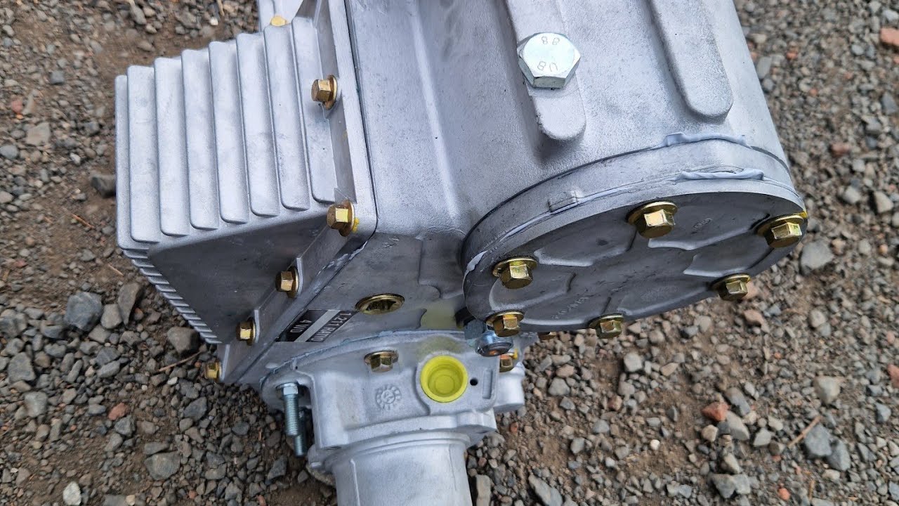 Refitting Landrover defender td5 fully recon Ashcroft transfer box with modified oil cooler sump 👌