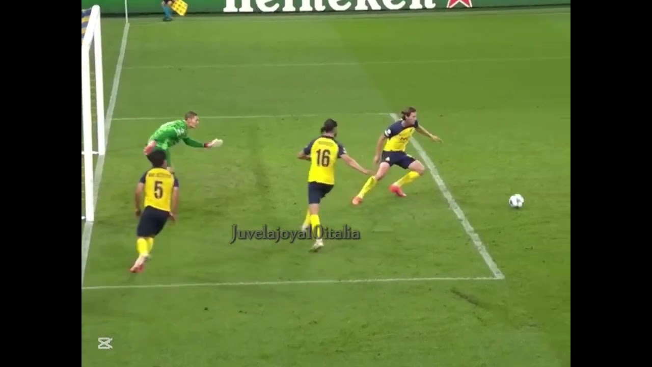 Francisco Pio Esposito the complete striker in 2026 the, future of Italy? 🤔 