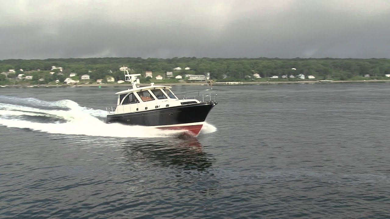 Hunt 44 Express Cruiser
