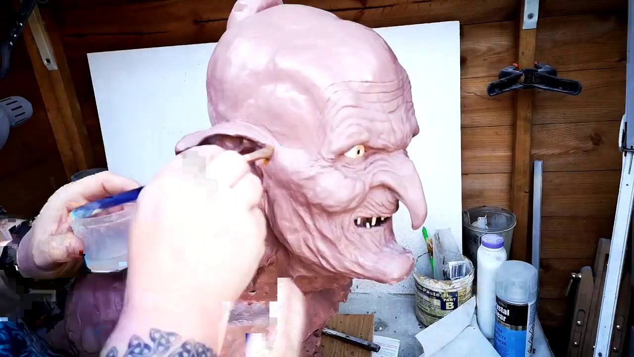 Meg Mucklebones bust