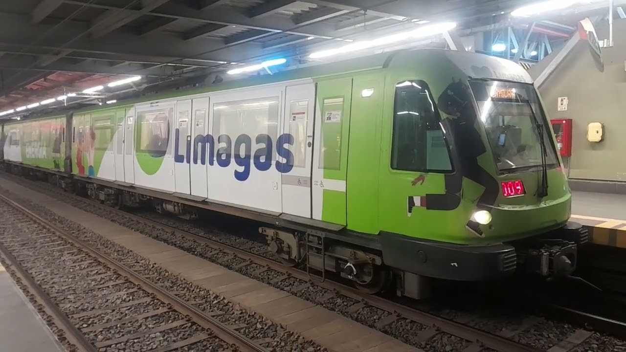 Una noche en la ESTACION VILLA EL SALVADOR -  Linea 1 del Metro de LIMA.