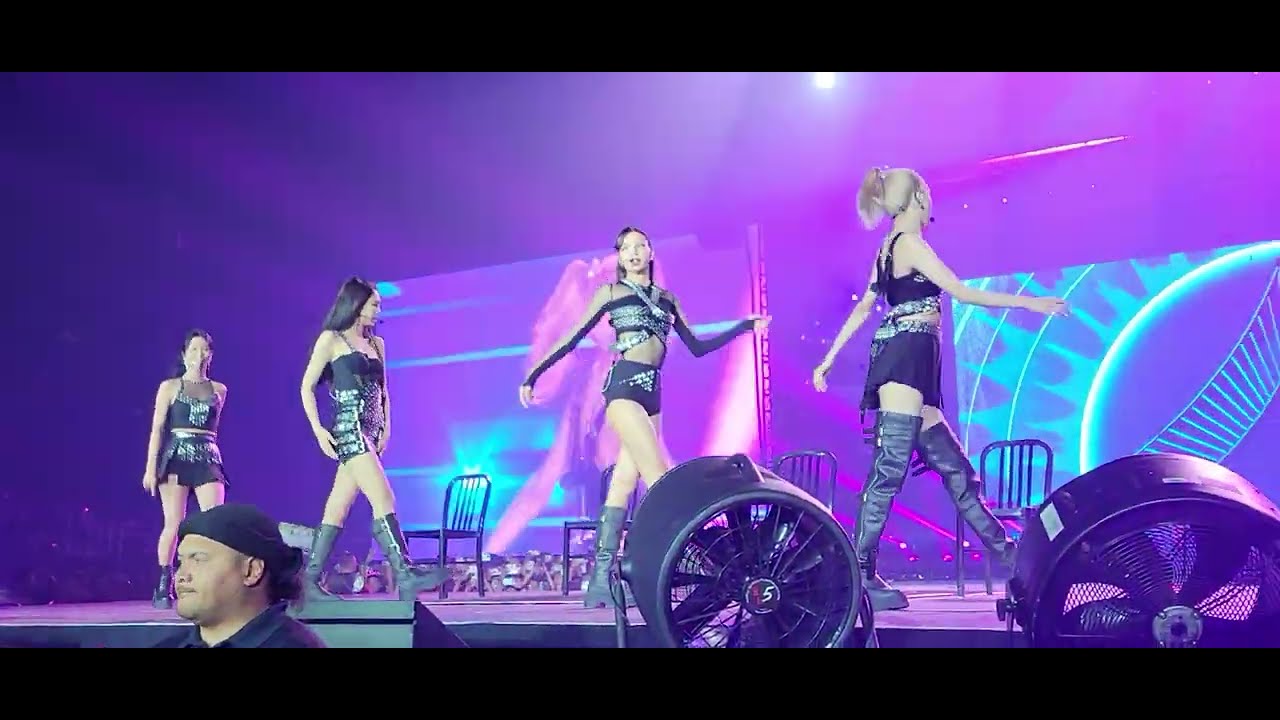 BLACKPINK - Pretty Savage (live) - August 18, 2023 - Allegiant Stadium, Las Vegas (front row)