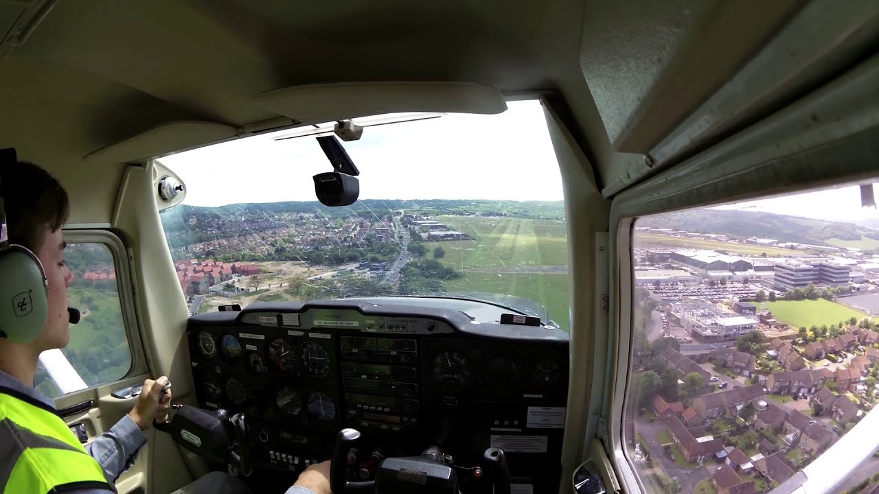 Rochester Airport Cessna 152 cockpit view landing on runway 20