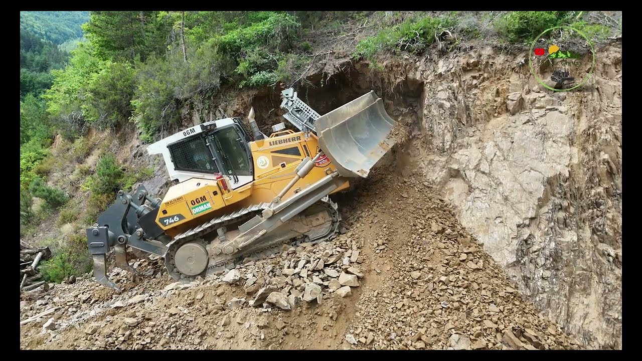 LIEBHERR 746 dozer ile  yol girişi genişletme -2 #keşfet #komatsu #bulldozer #liebherr