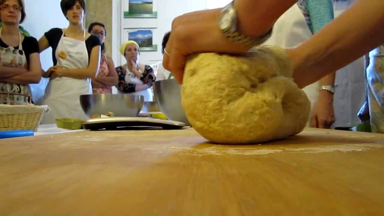 Impastare il pane