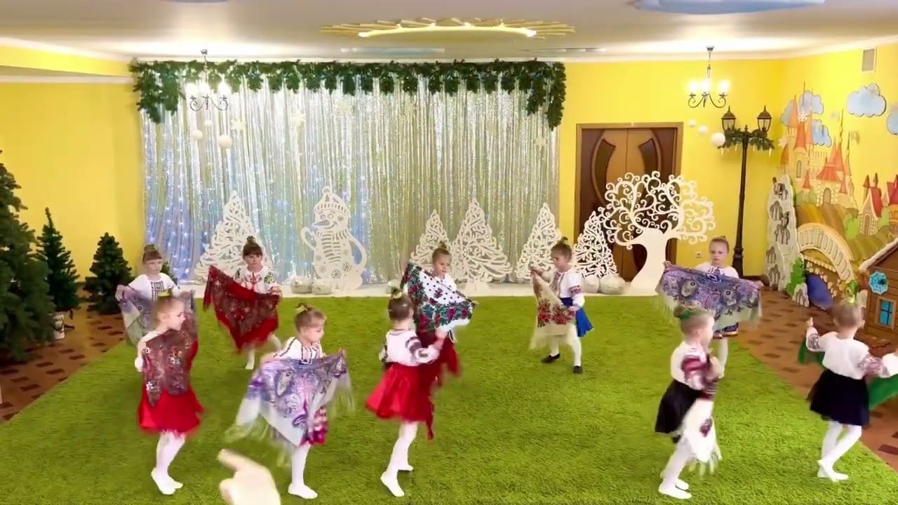 Танок з хустками старша група «Джерельце»