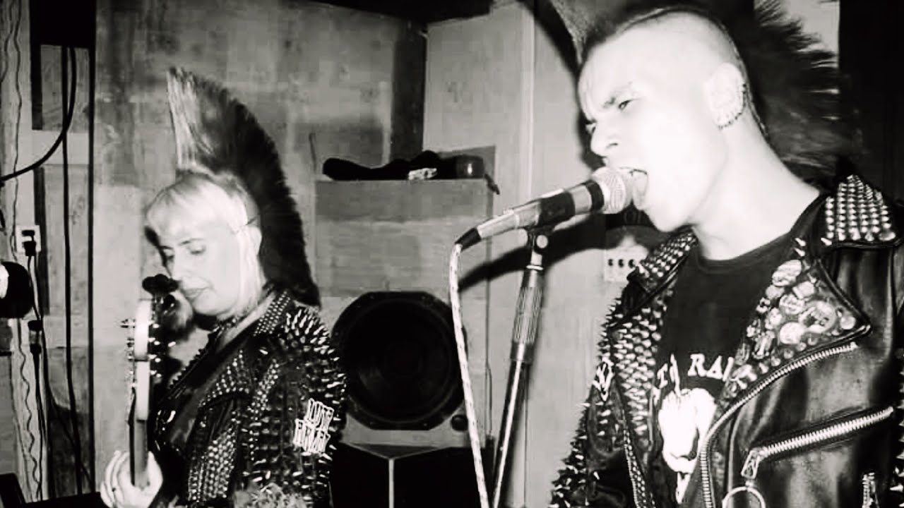 Luta Armada - Never Trust a Fucken Punk (Tradu&ccedil;&atilde;o/Legendado) #punk