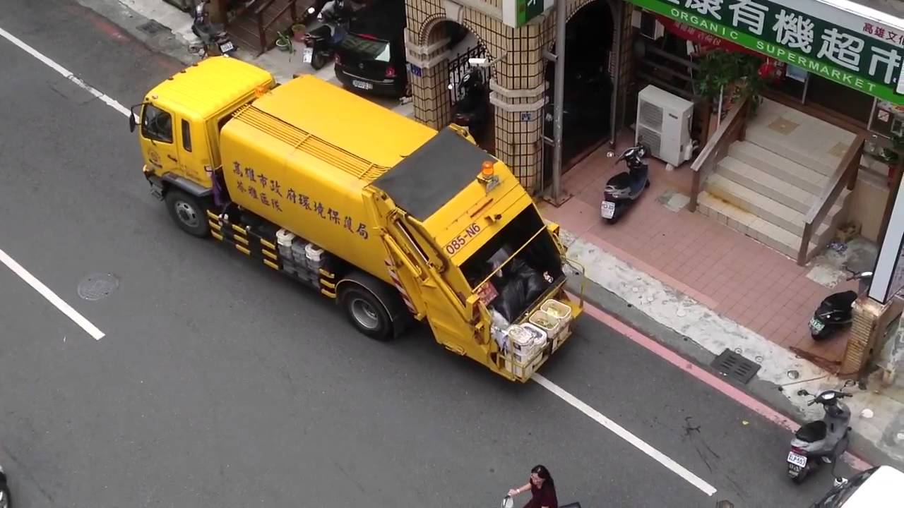 Kaohsiung (高雄) Taiwan garbage truck song