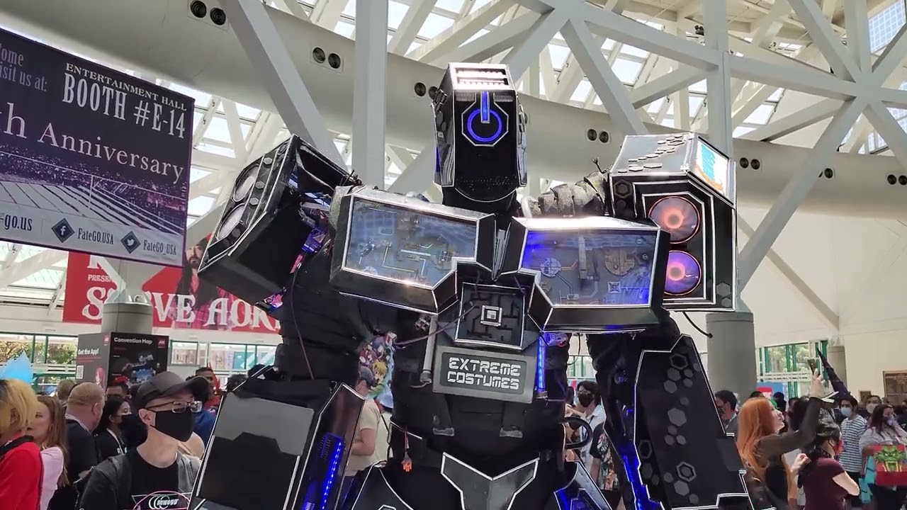 Anime Expo 2022 Giant Newegg Bot from Extreme Costumes