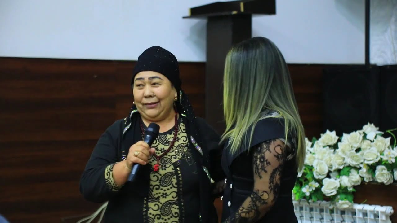 Mirzacho`llik ayol san`atkor mehmon xonanda bilan fransuz tilida gaplashdi